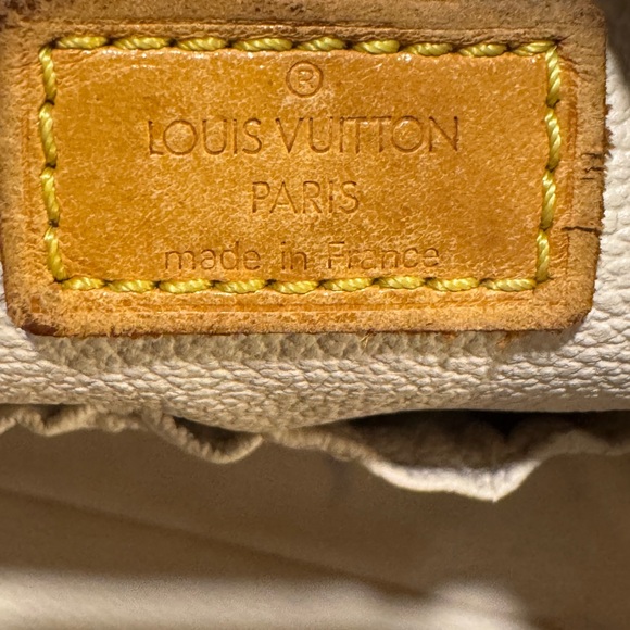Louis Vuitton monogram hand bag can be attached a strap on it to be shoulder bag - Picture 8 of 16